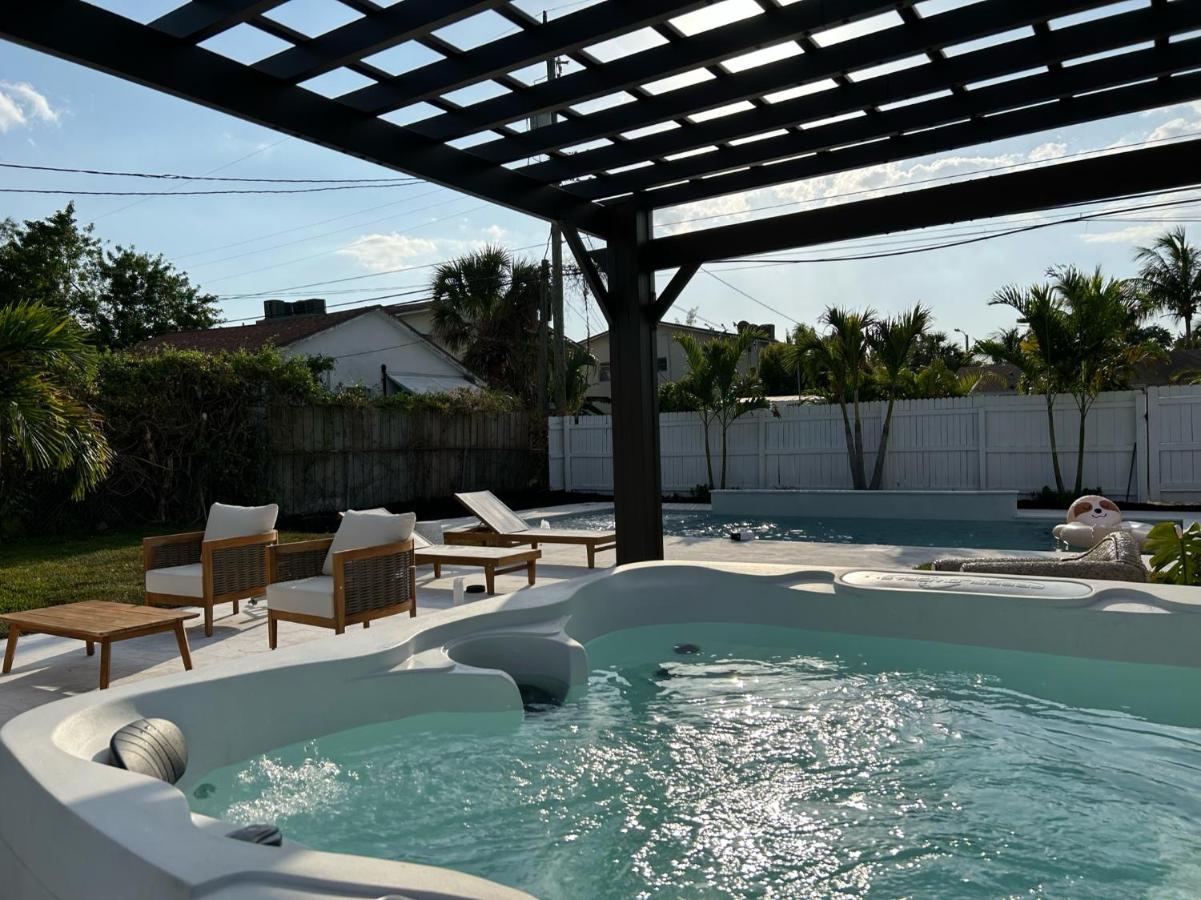 Jungle Cottage With Luxury Pool, Hot Tub And More! Lake Worth Beach Esterno foto